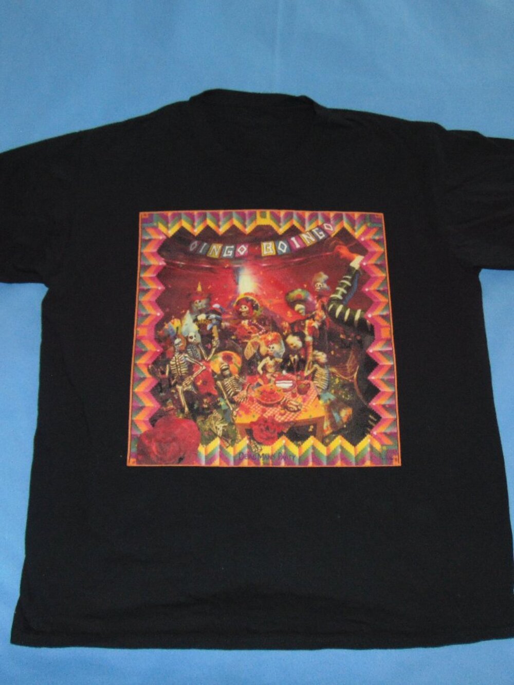 VTG.  OINGO BOINGO  "DEAD MANS PARTY"  T-SHIRT
